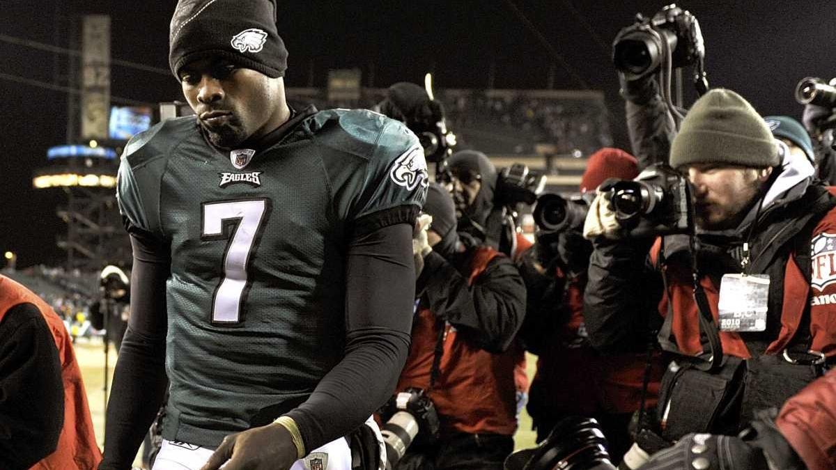 Philadelphia Eagles quarterback Michael Vick leads NFL Pro Bowl