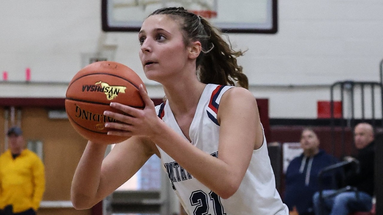 Smithtown West girls advance to Suffolk final - Newsday