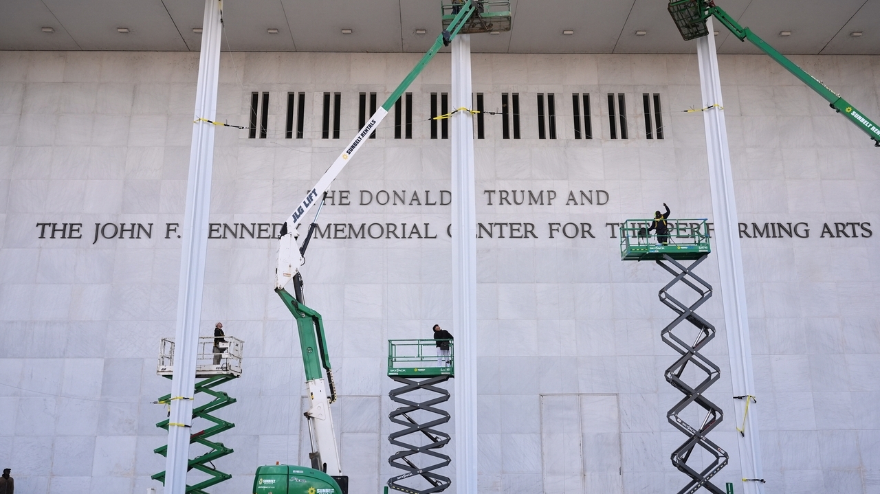 Dù tên ông Trump có thể được đặt cho tòa nhà, nhưng đối với Quốc hội, đây vẫn là Trung tâm Kennedy - Newsday