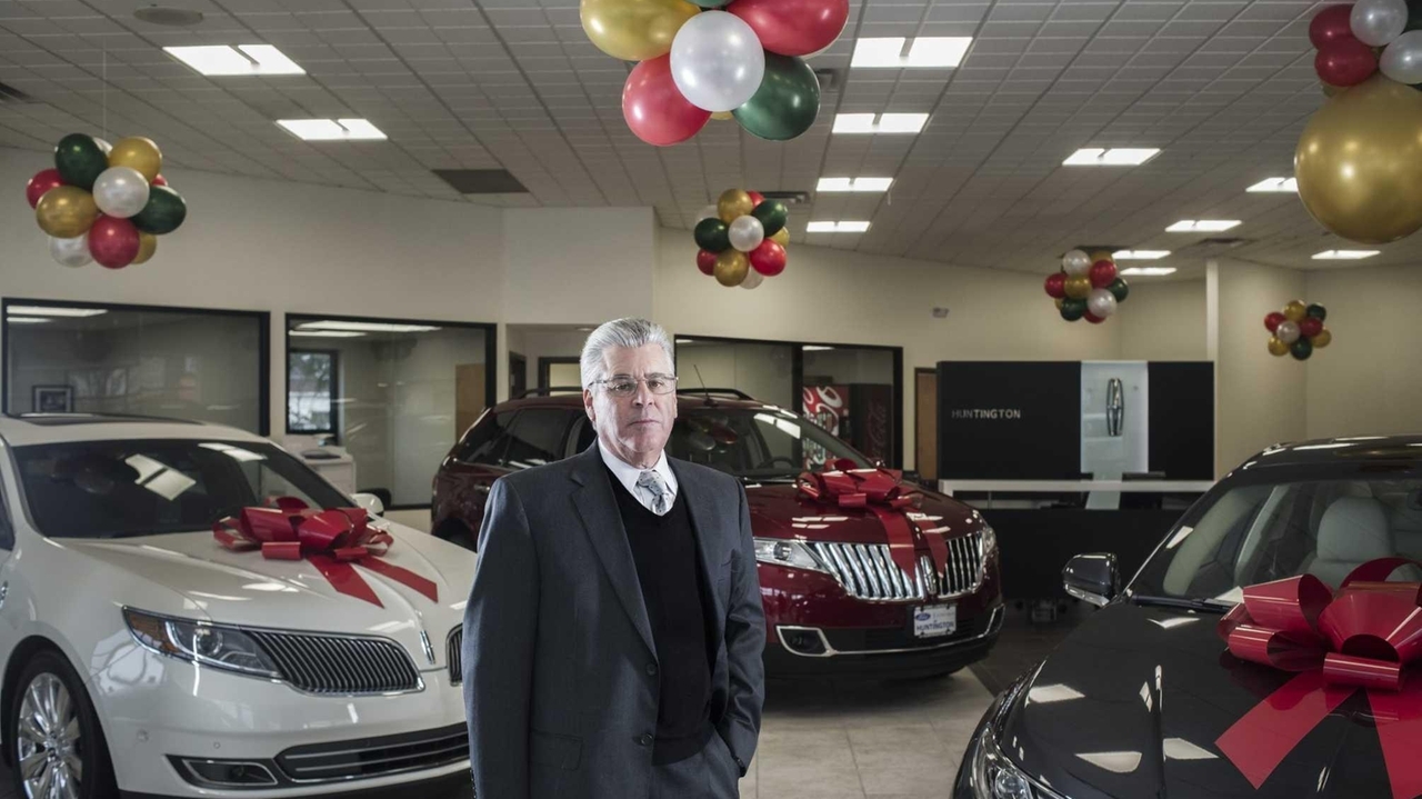 Long Island Lincoln dealers join effort to restore division's cachet