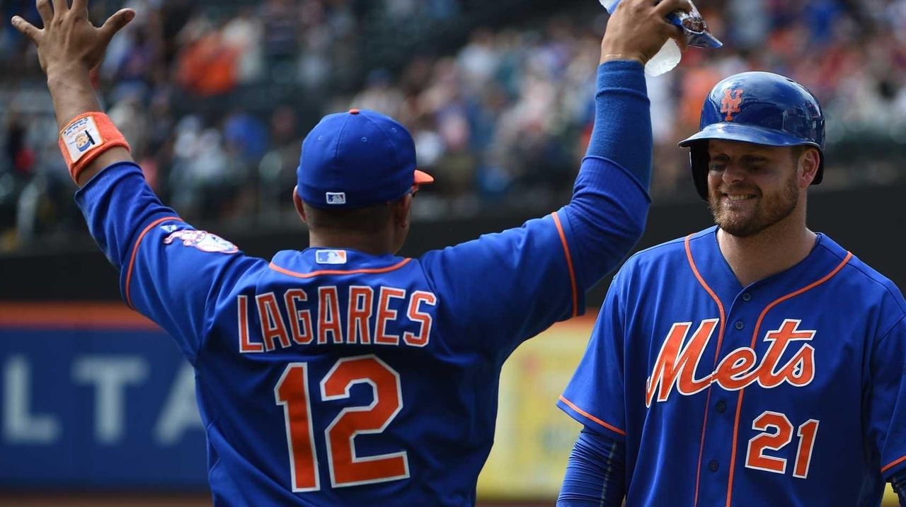 New York Mets center fielder Juan Lagares celebrates with left