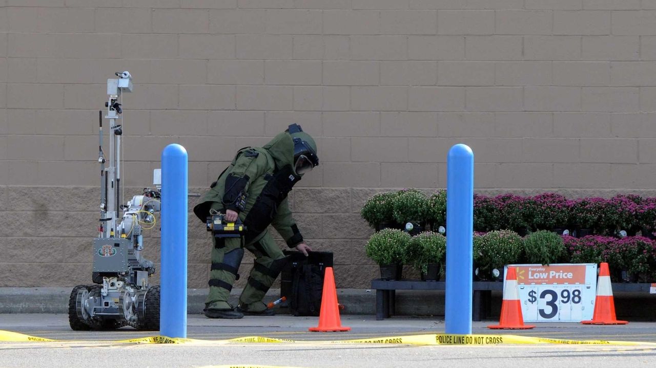 Cops Walmart store in Islandia reopens after evacuation Newsday