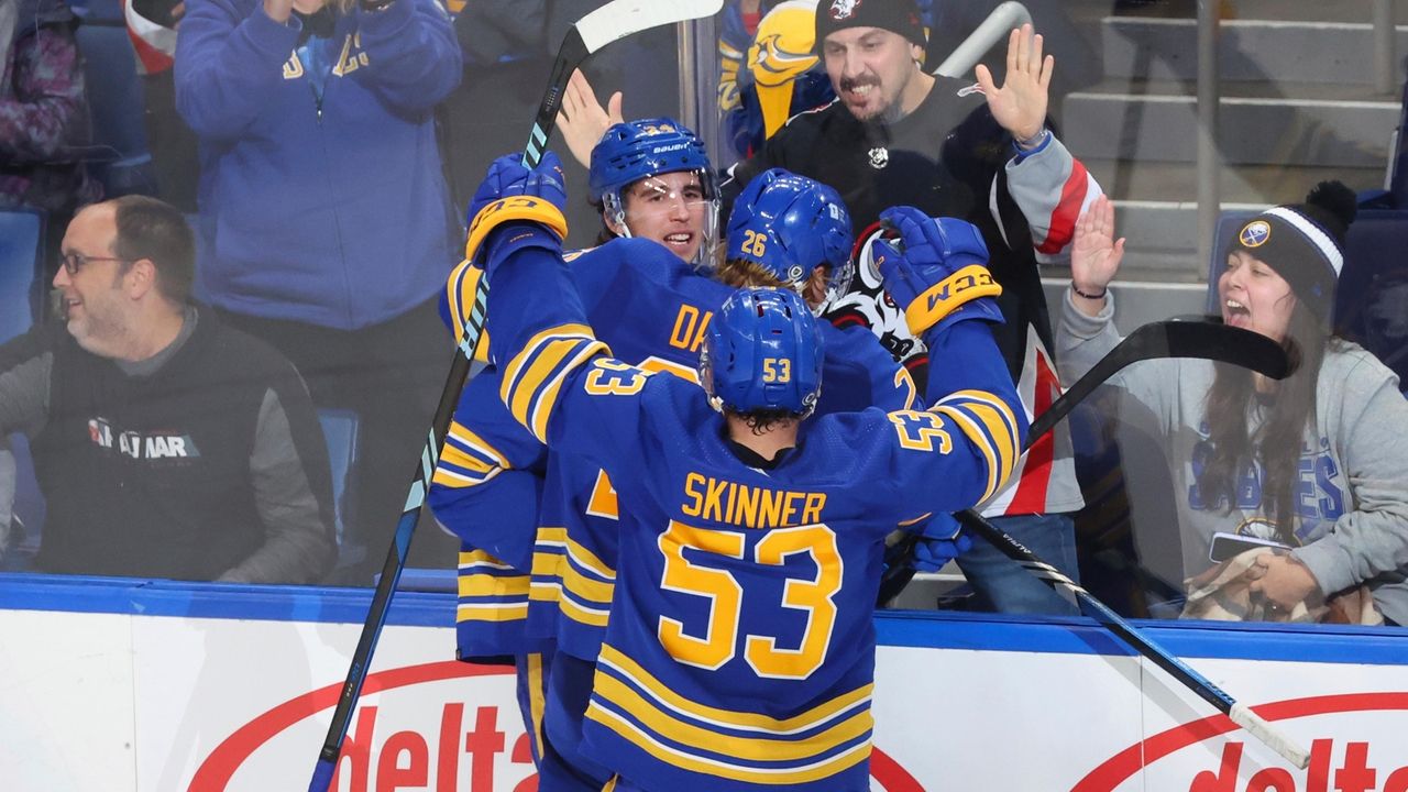 Cozens scores in OT, lifts Buffalo Sabres to 32 win over Tampa Bay