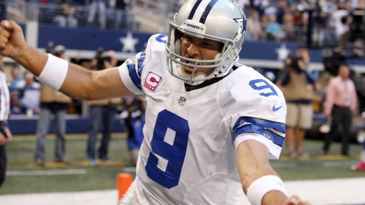 Internet hoax claims Tony Romo broke both legs in car accident - Newsday
