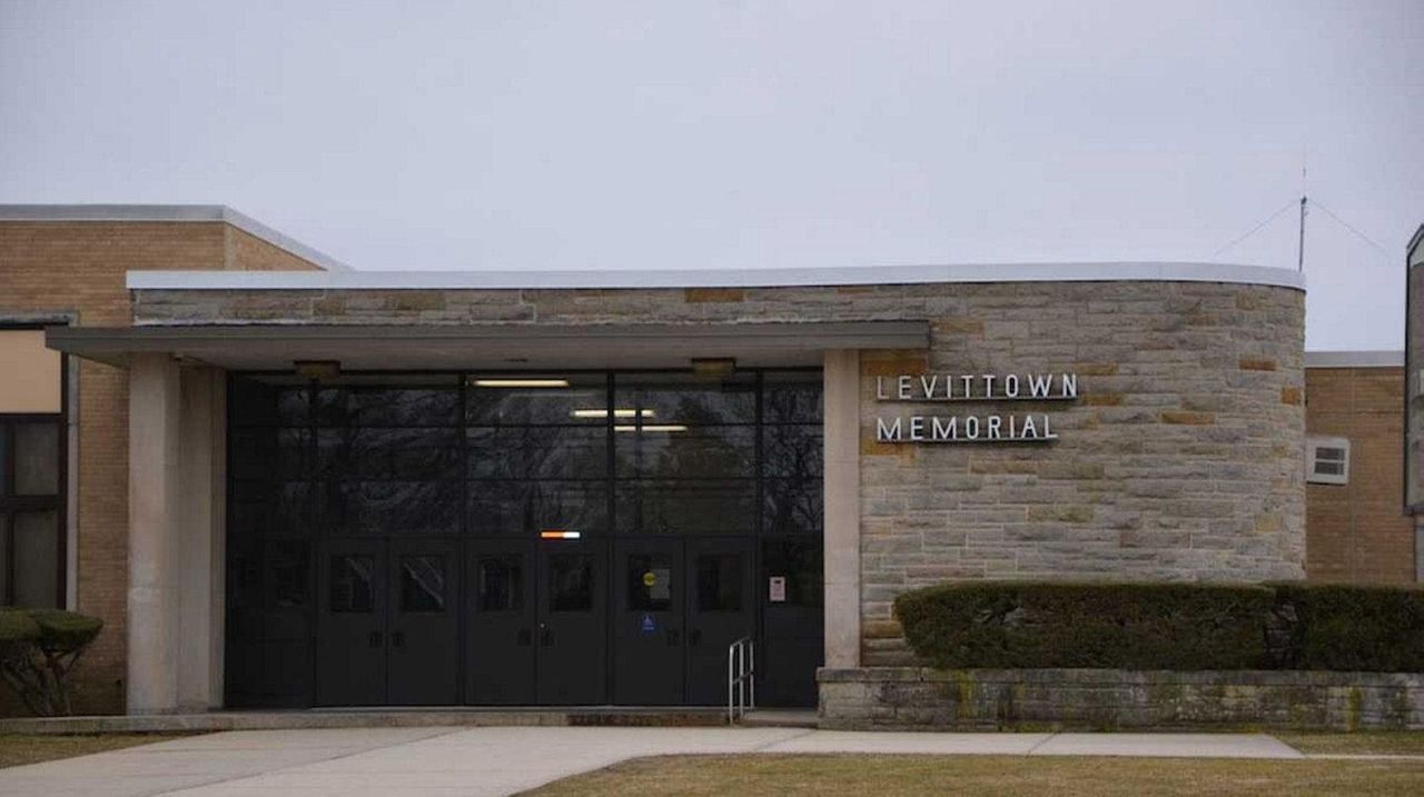 Levittown school district removes holiday references on calendar Newsday