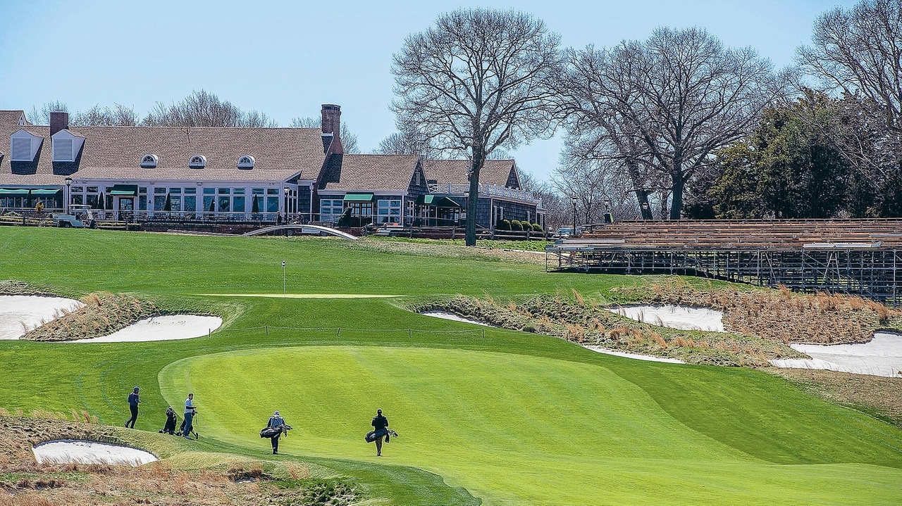 Most state golf courses go cashless, but some object - Newsday