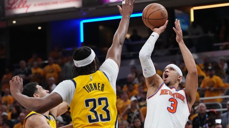 Josh Hart #3 of the Knicks shoots the ball against Myles...