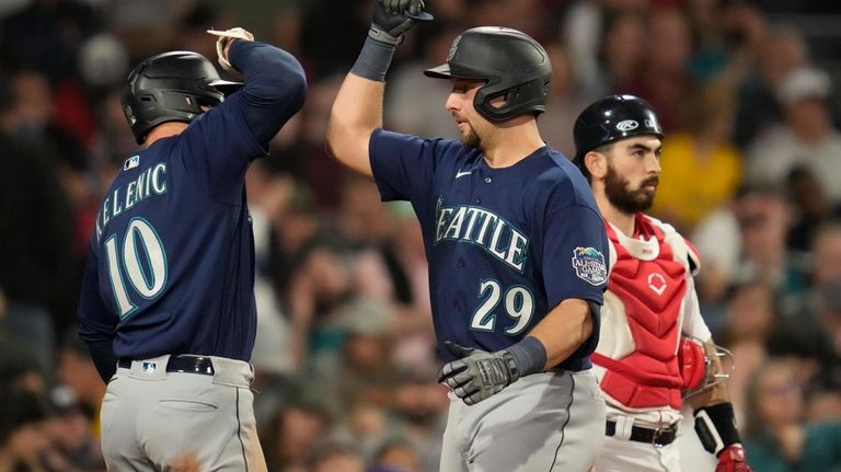 Mariners catcher achieves crazy Fenway Park first