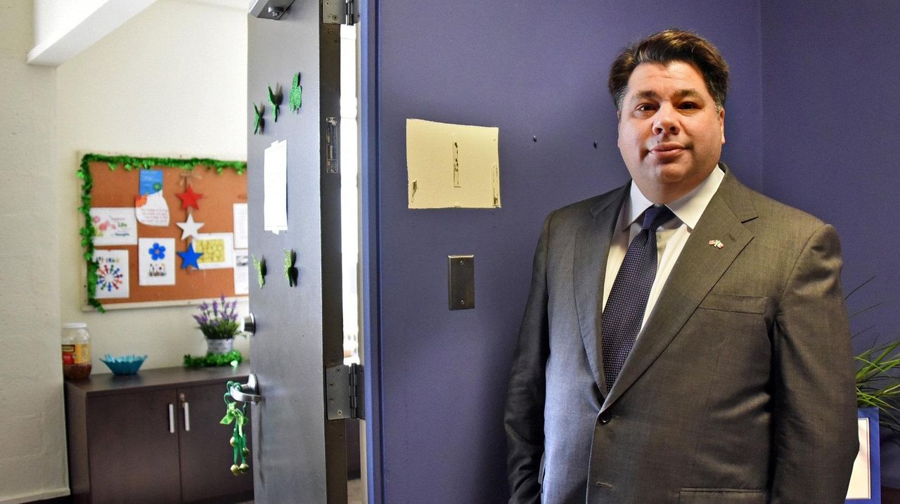 Tsunis moves to shutter 'patronage pit' meant to assist NUMC