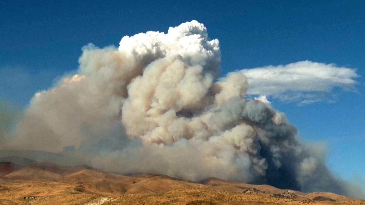 ネバダ州の山火事「ホーク・ファイア」で住宅32棟が焼失、封じ込め27%に到達