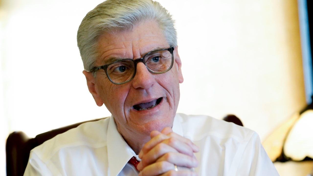 News site CEO apologizes to Mississippi ex-Gov. Bryant over welfare comments - Vimarsana News