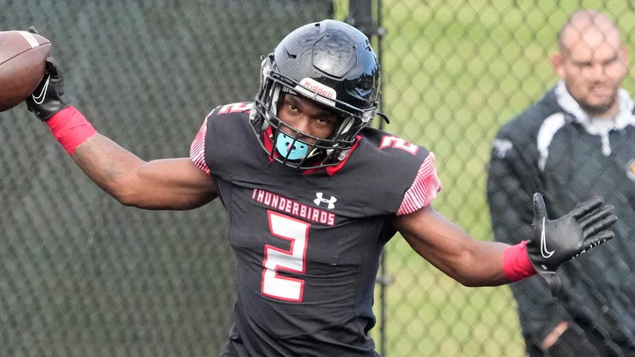 dakim-griffin-s-99-yard-touchdown-run-seals-win-for-half-hollow-hills