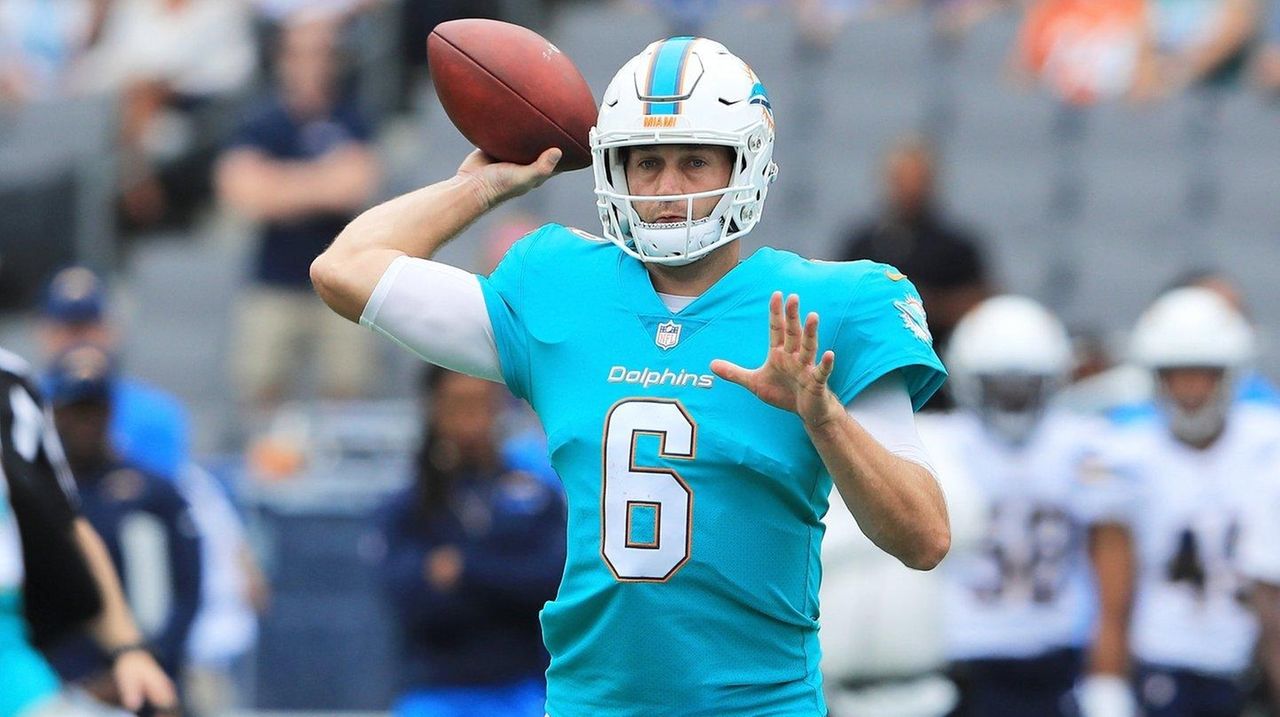 Dolphins Haven't Ruled Out Keeping Jay Cutler