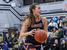 Perfetto scores 22 as Manhasset girls hoops readies for playoffs with win over Bethpage