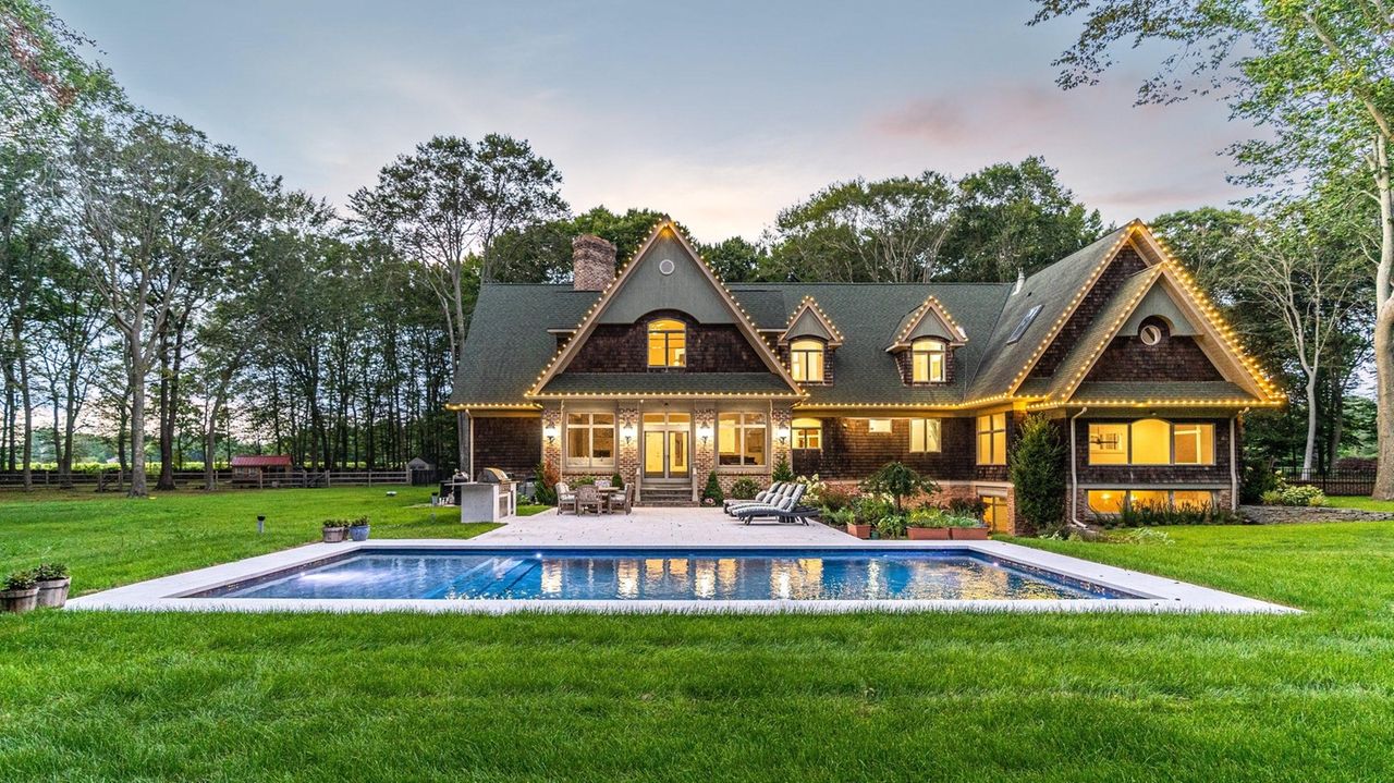 Chaletstyle estate overlooking vineyard in Mattituck, 3M Newsday