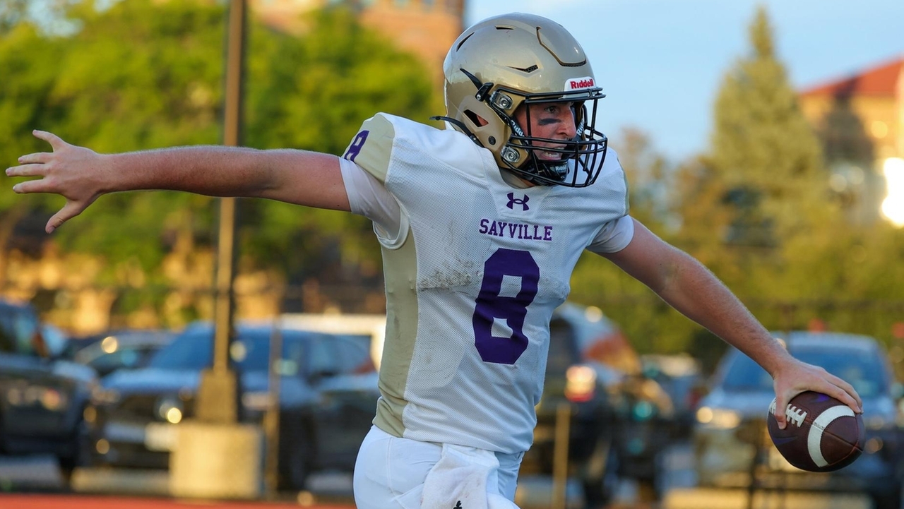 Sayville's defense makes key stops in Division IV football win at Babylon