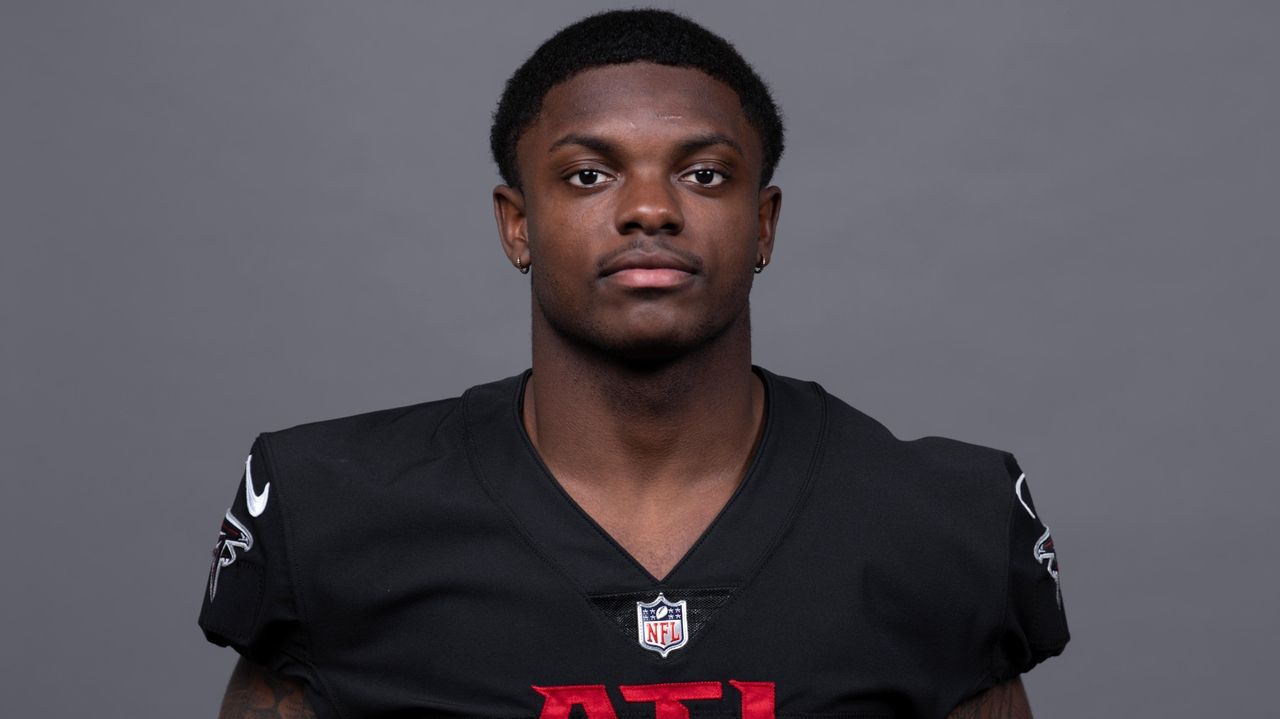 Falcons rookie CB Clark Phillips III carted off with leg injury