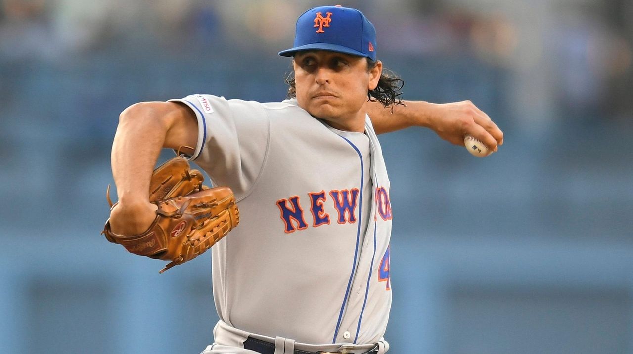 New York Mets starting pitcher Jason Vargas strikes out