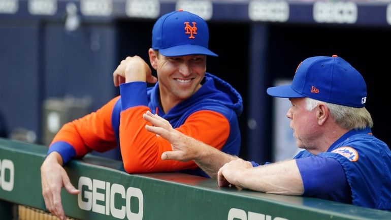 Jacob deGrom talks with manager Buck Showalter before the game in...