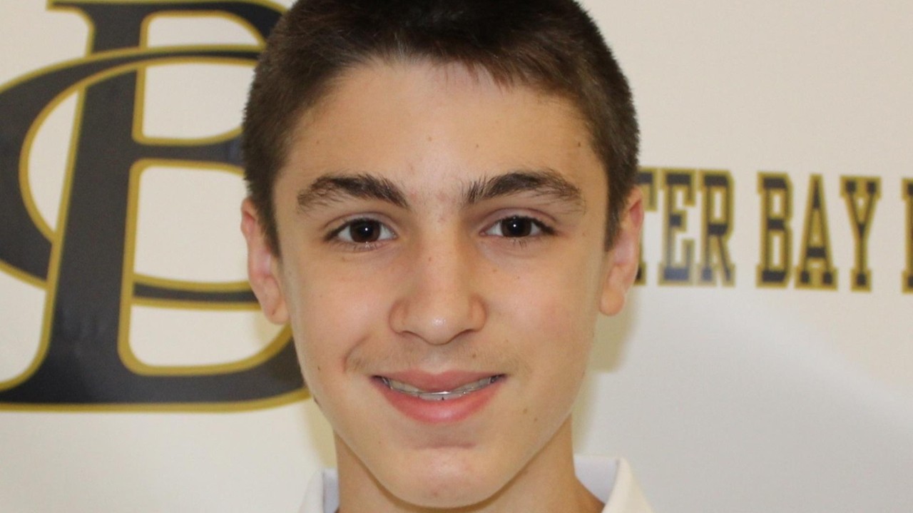 Oyster Bay student's journey through loss leads to scholarship award ...