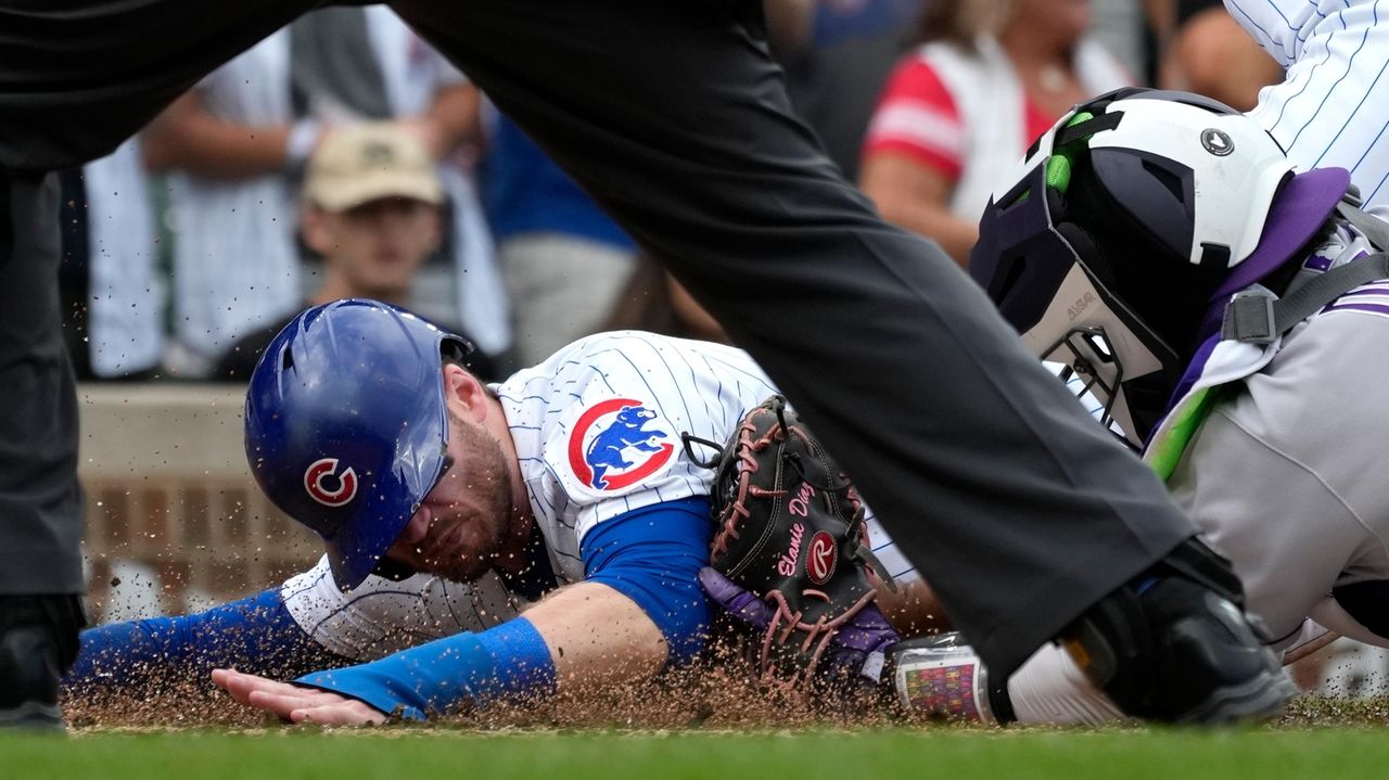 David Ross celebrated his World Series home run by bumping