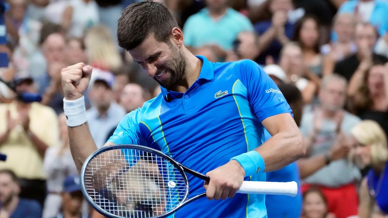 Novak Djokovic wins in straight sets to reach the US Open quarterfinals