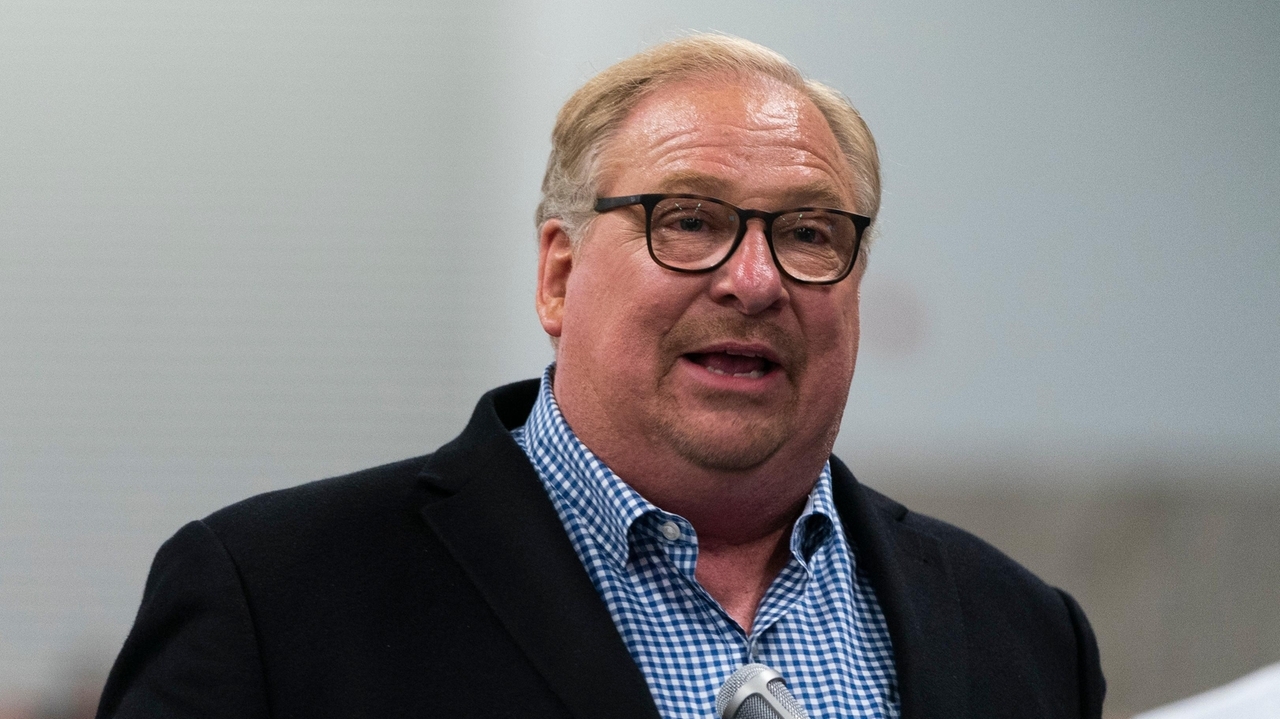 Saddleback's Rick Warren ramps up appeals to Southern Baptists to let church with women pastors stay - Vimarsana News