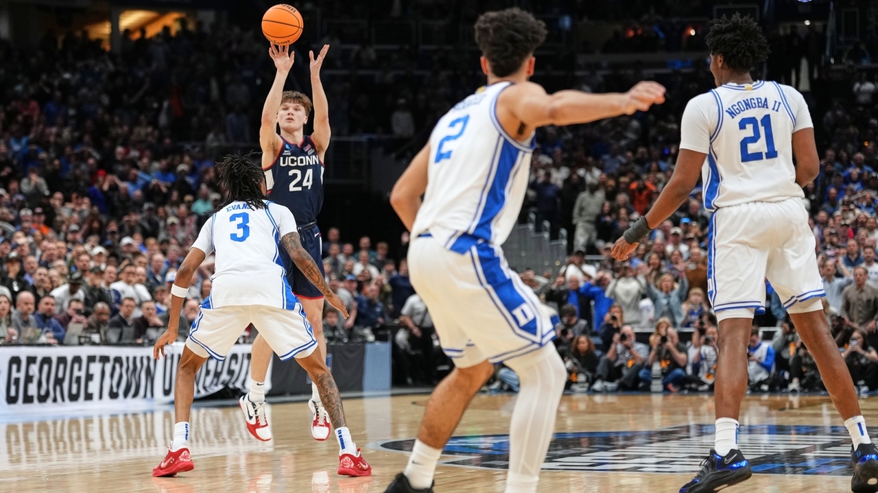 UConn carries an 18-game winning streak in Sweet 16 or later into a stacked Final Four