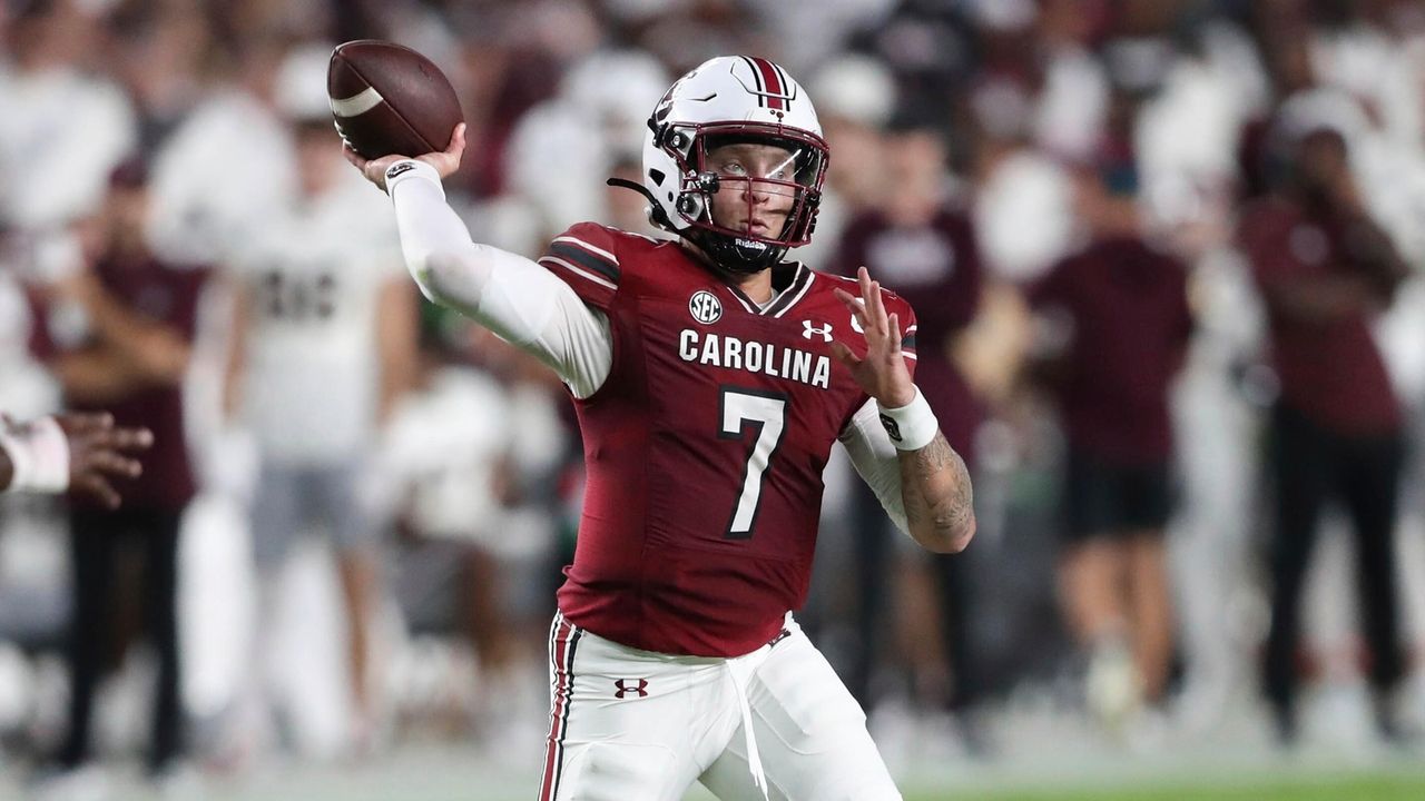 Rattler keeps hot hand, leads South Carolina over Mississippi State 37-30