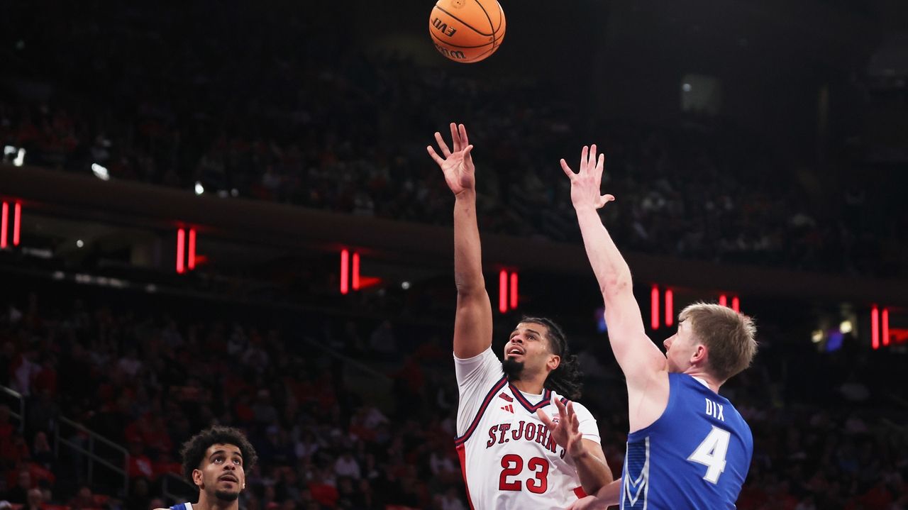 No. 17 St. John's routs Creighton 81-52 for longest winning streak in 4 decades