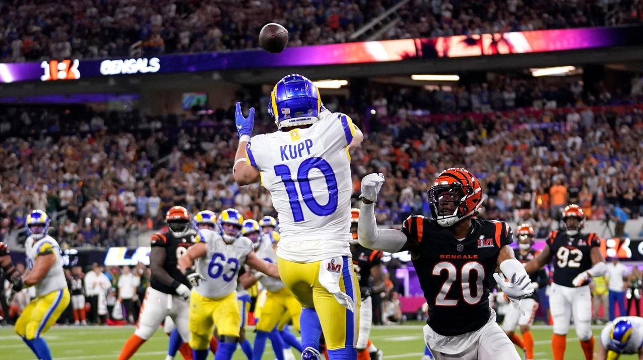 Super Bowl 2022: Odell Beckham Jr. injures knee, catches TD pass as Rams  win - Newsday