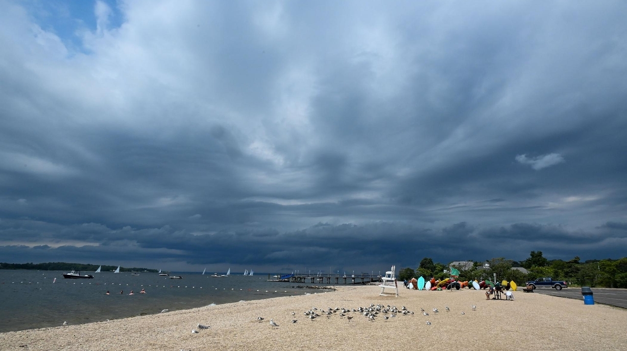 https://cdn.newsday.com/ace/c:OGMyYzQ3YzgtNzA0Yy00:NWZjYTA5ZGMtNjM1My00/landscape/1280