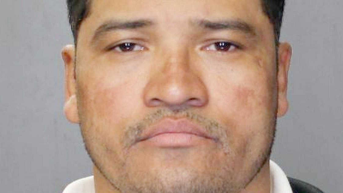 Bay Shore man charged with DWI, 4 kids in the car, cops say - Newsday
