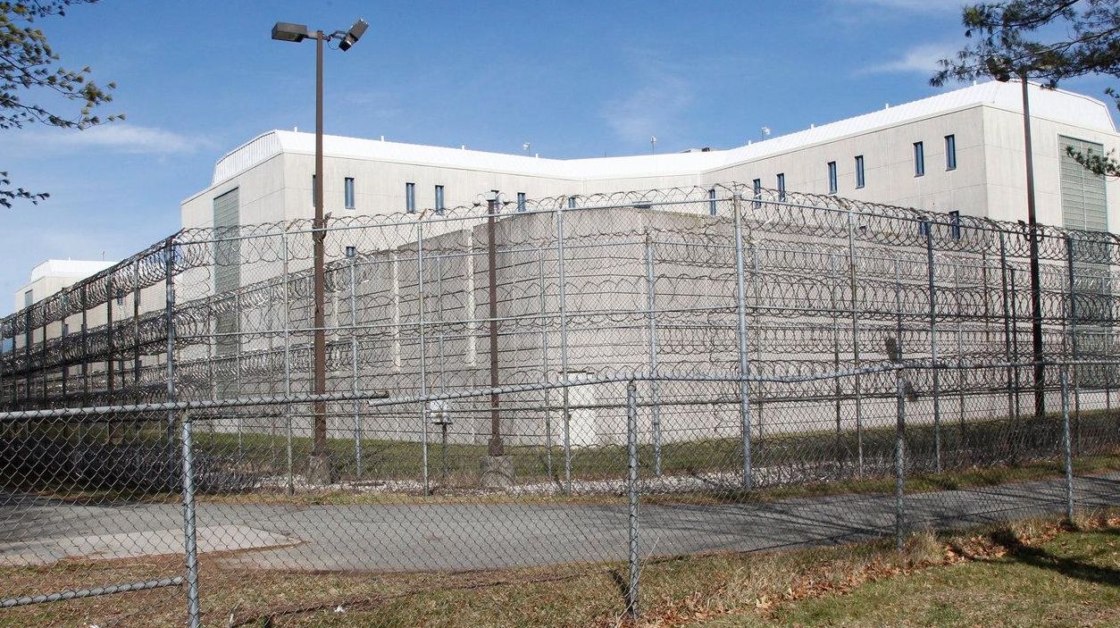 Armor threatens to leave Nassau jail early if conditions not met - Newsday