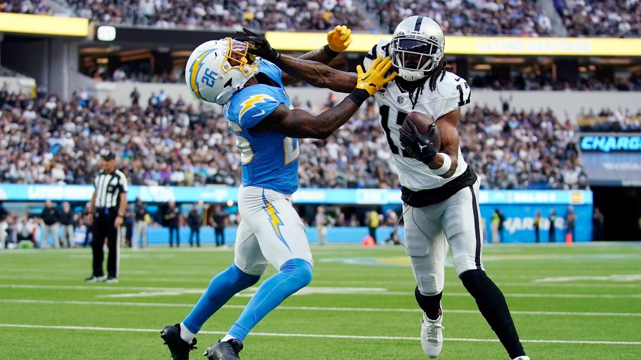 Los Angeles Chargers outlast the Las Vegas Raiders, 24-17 - Sports