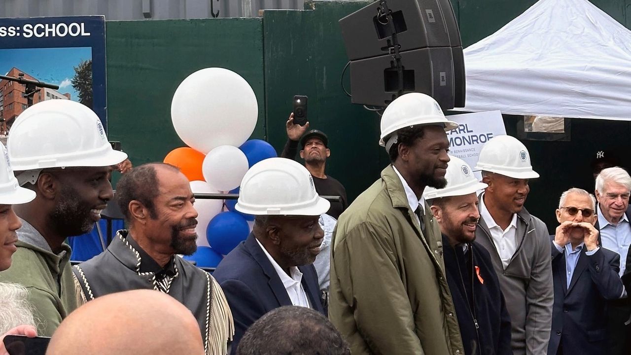 Knicks add pearls of wisdom to Earl Monroe charter school