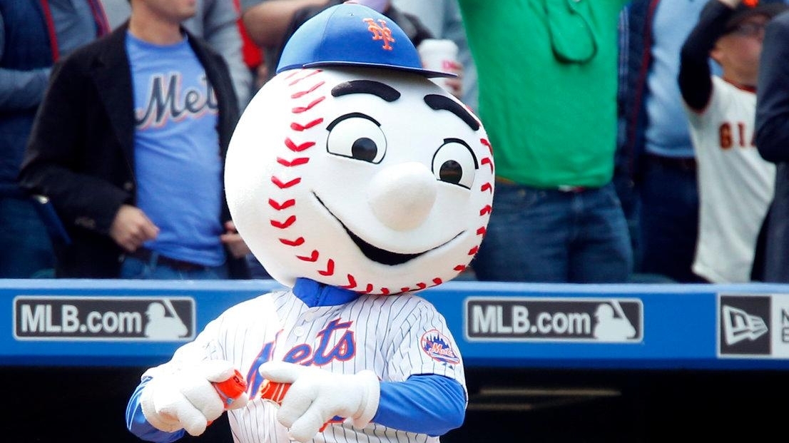 Mr Met Makes Obscene Gesture At Fan In Viral Video Newsday
