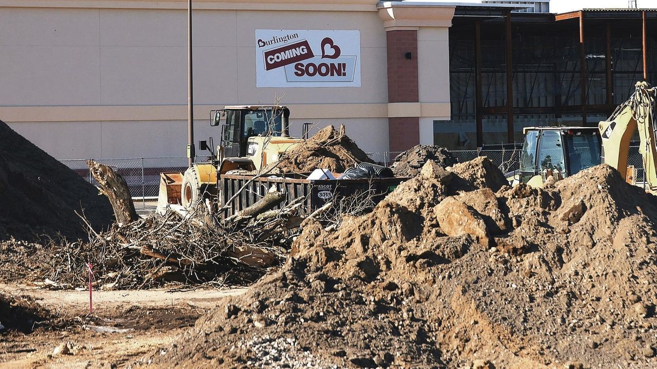 Burlington, Tractor Supply to split former Stop & Shop space in Islandia