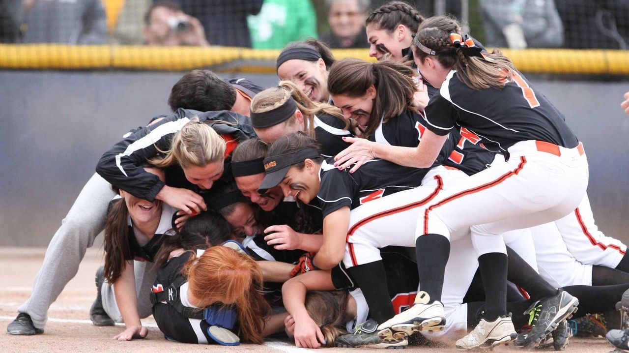Babylon wins Long Island Class B softball title with win over East