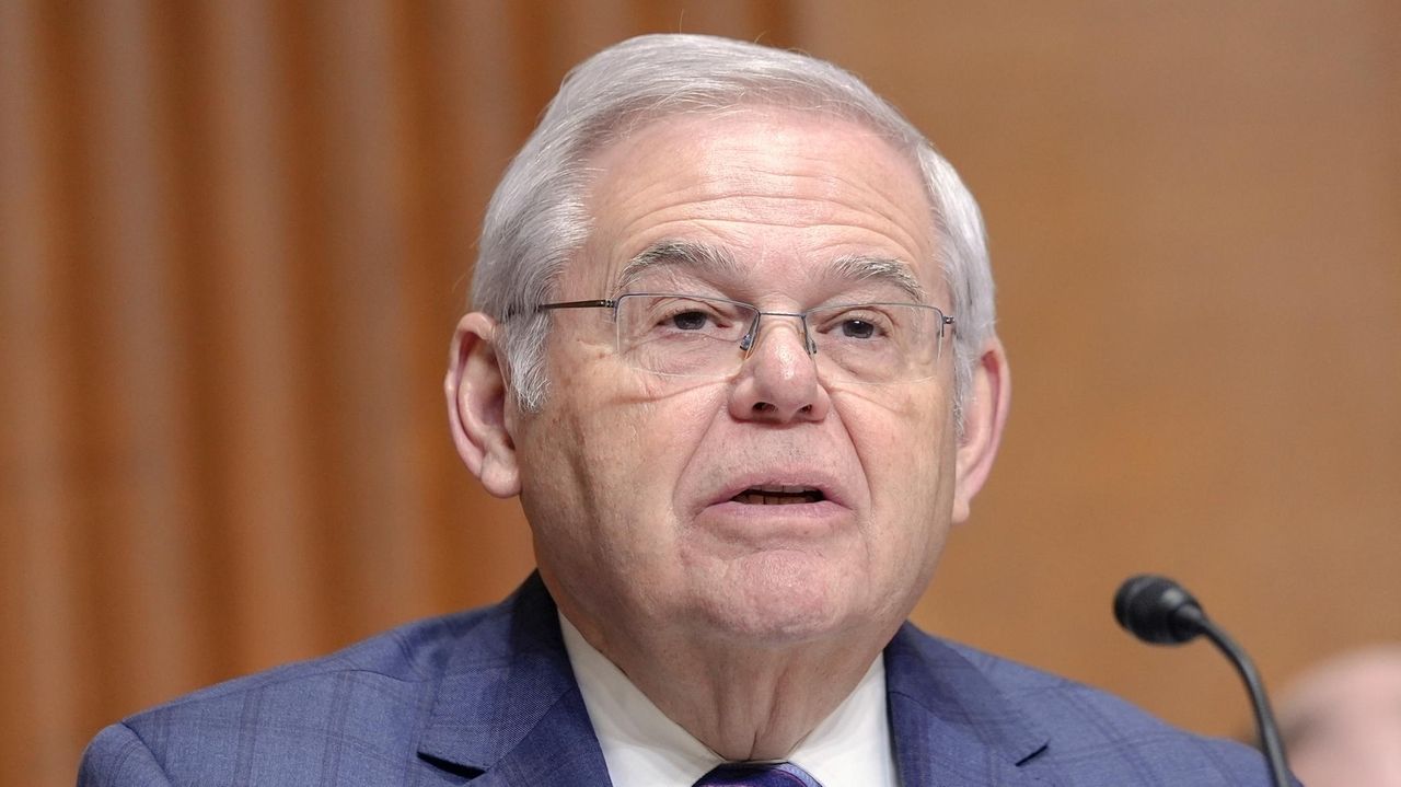 Start of Sen. Bob Menendez's bribery trial is delayed a week to mid-May ...