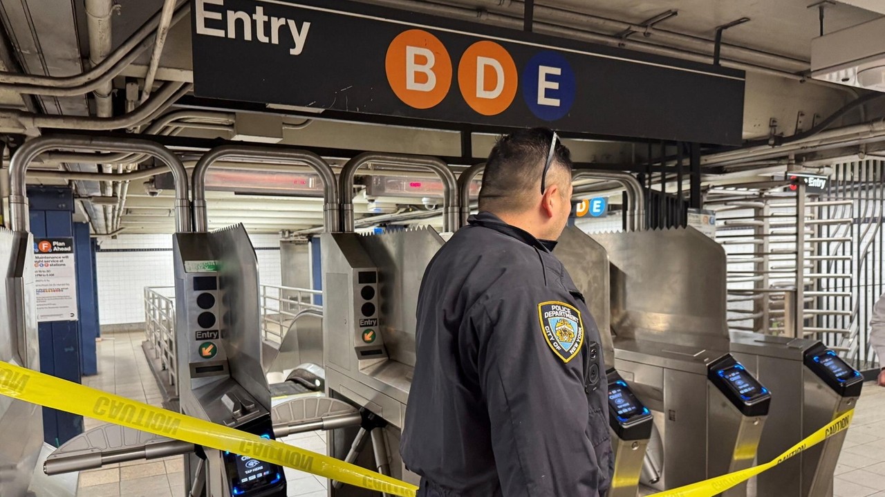 Blakeman and Hochul trade barbs on subway safety with less than a week to go before early voting