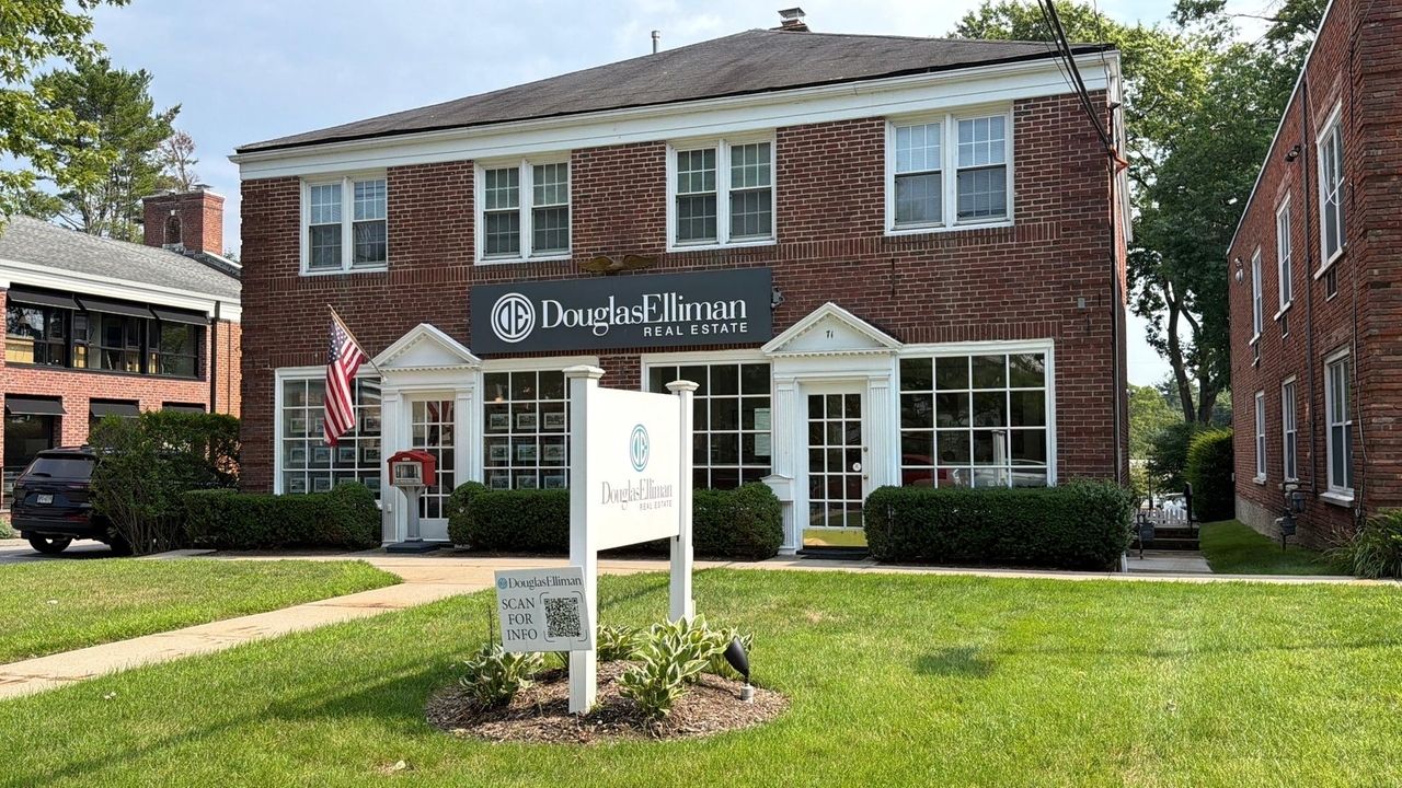 Real estate brokerage Douglas Elliman bets AI can cut costs, create new revenue