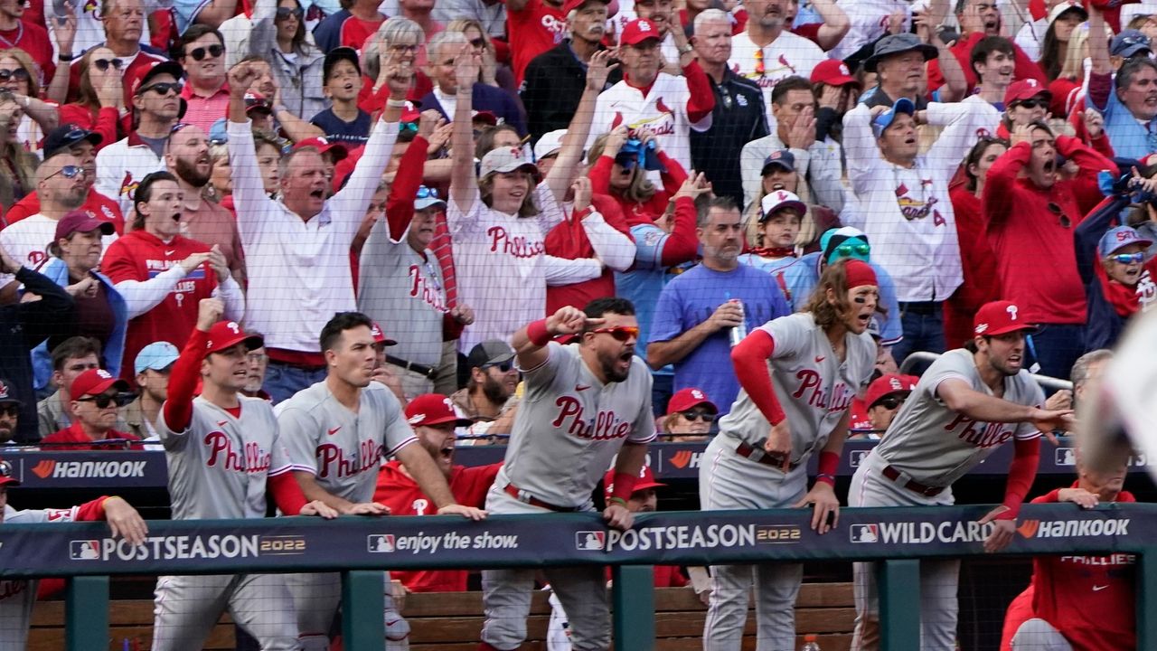 Phillies score six runs in ninth, beat Cardinals in Game 1 of NL Wild