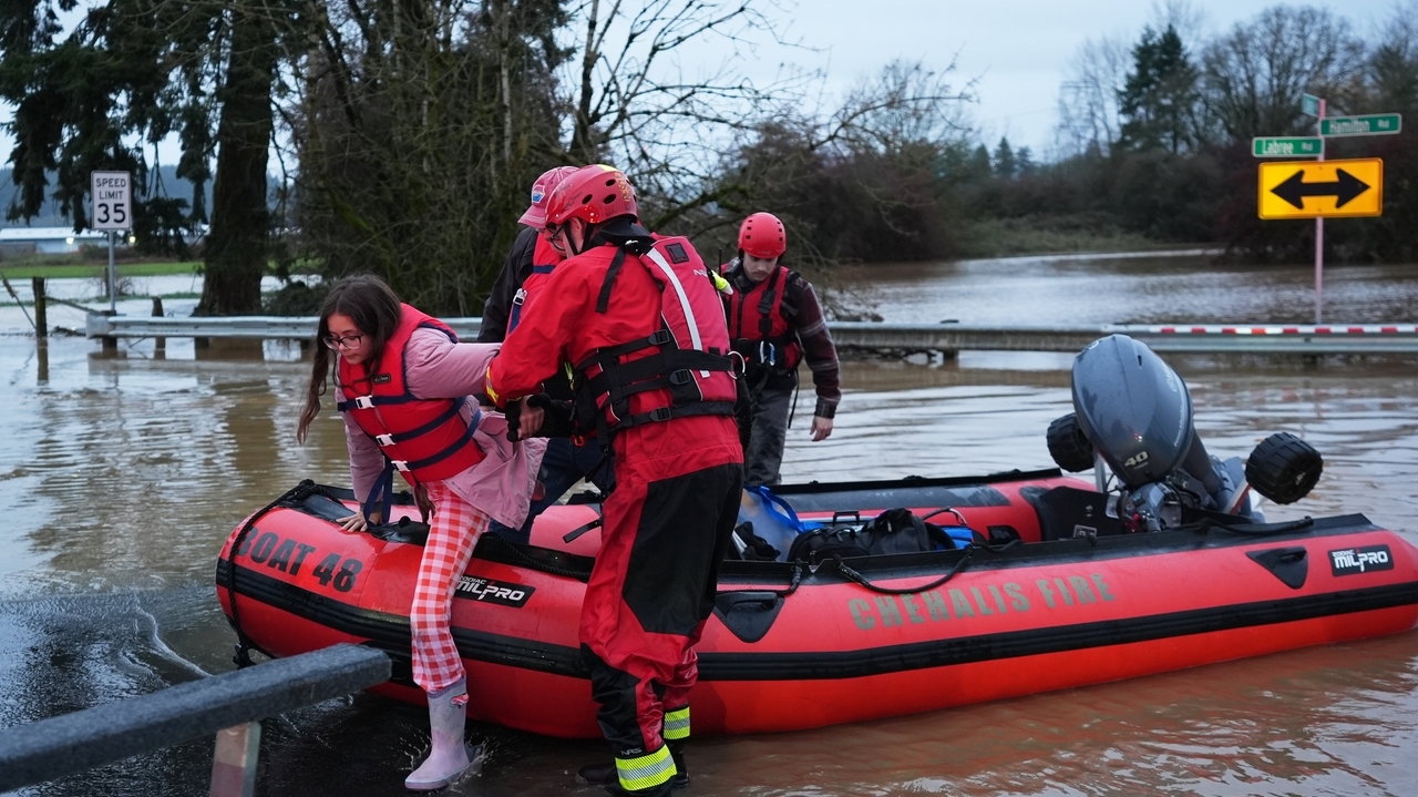 Storms bring heavy rain to the Pacific Northwest, snow and freezing ...