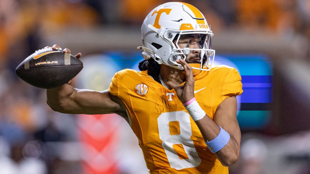 Tennessee QB Nico Iamaleava Hurt Late In Half Against Mississippi St ...