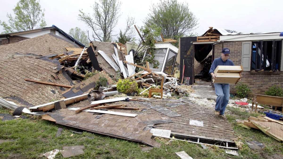 No Deaths In St. Louis Tornado Called A Miracle - Newsday