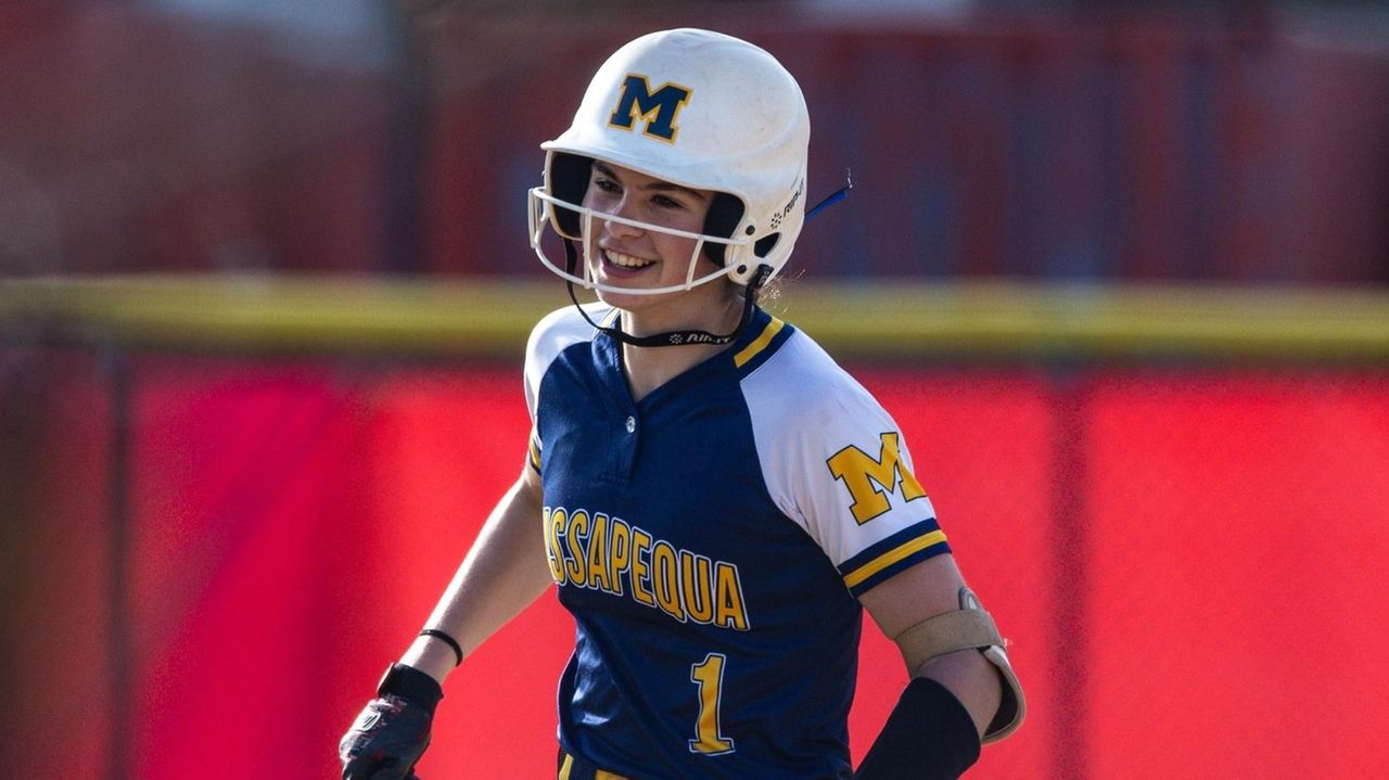 O'Brien's homer powers potent Massapequa softball in win over MacArthur