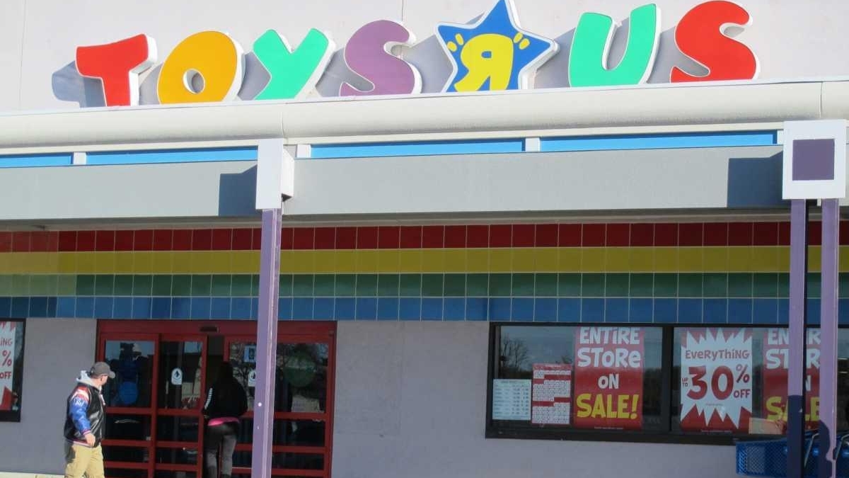 Toys R Us aims to stay in Huntington Station area Newsday