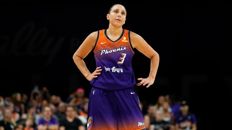 Diana Taurasi becomes first WNBA player to reach 10,000 points