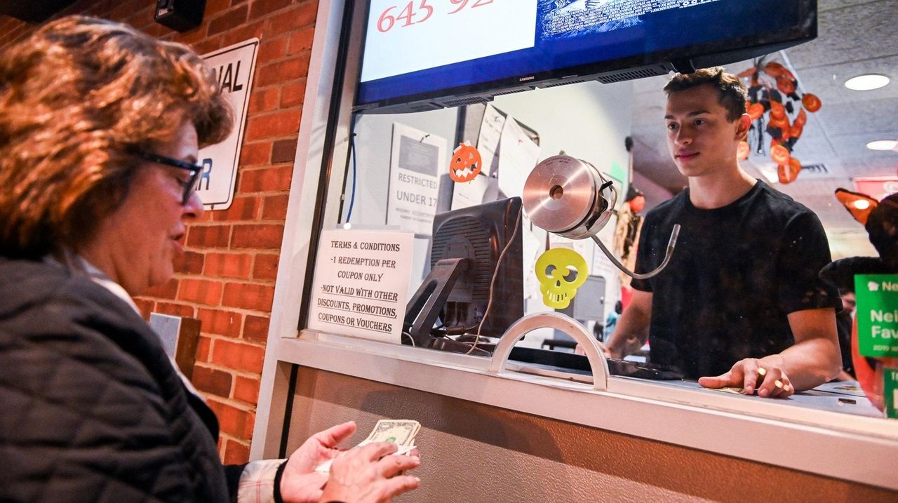 LI's momandpop theaters fight against big multiplexes to fill seats